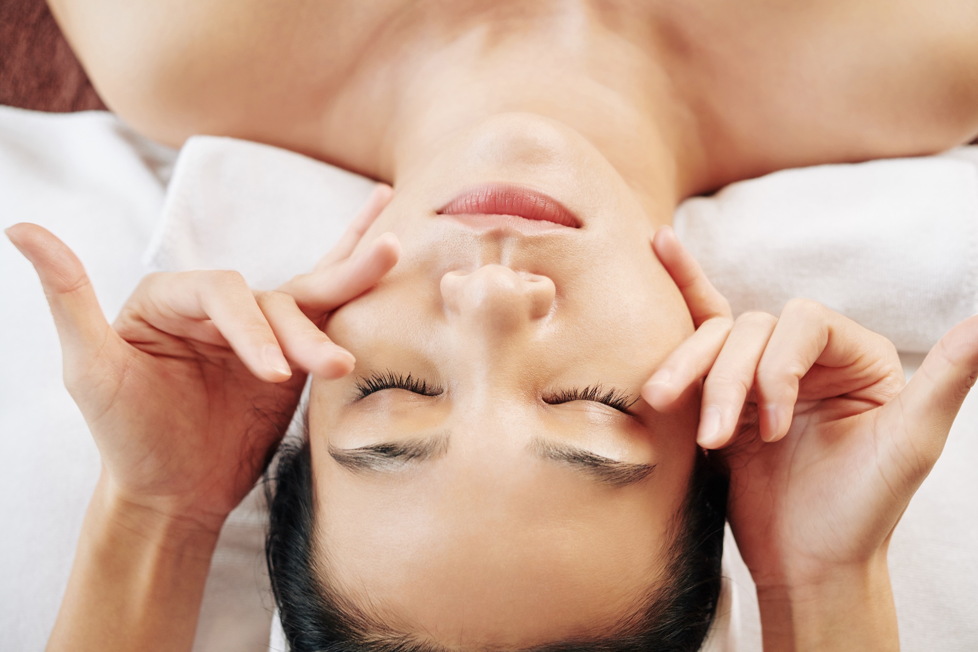Japanese face massage treatment